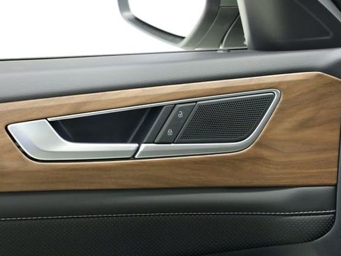 New 2026 Volkswagen Atlas SE FWD image 32