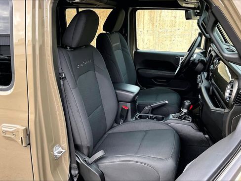 Used 2020 Jeep Gladiator Overland image 9