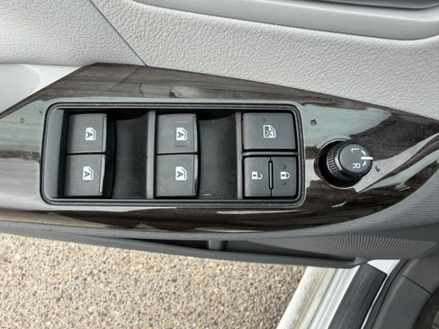 Used 2017 Toyota Sienna XLE w/ XLE Navigation Package FWD image 16