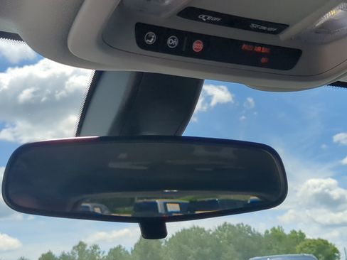 Used 2018 Chevrolet Equinox LT FWD image 26
