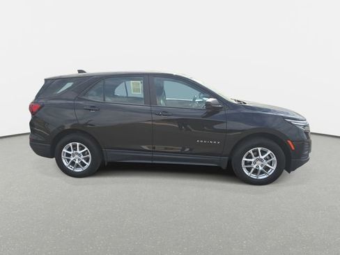 Used 2022 Chevrolet Equinox LS image 4