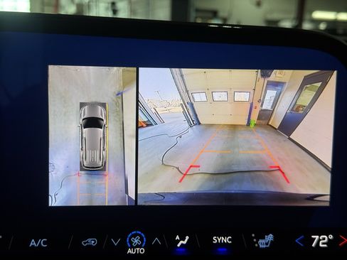 Used 2024 Chevrolet Traverse Z71 image 30