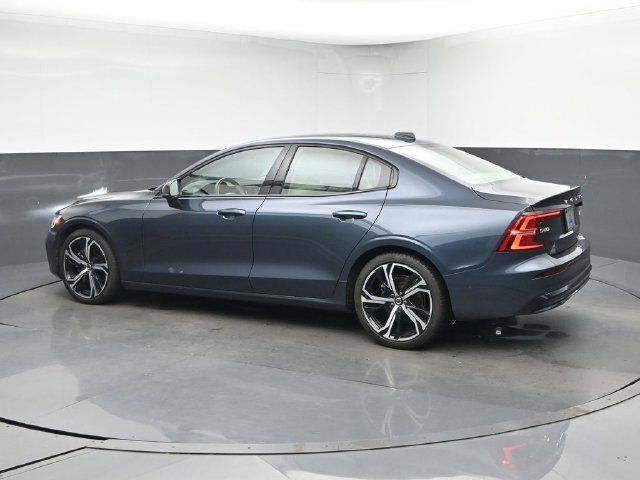 Used 2020 Volvo S60 T5 Momentum FWD image 6