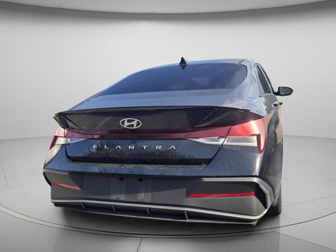 Certified 2025 Hyundai Elantra Sport FWD image 6
