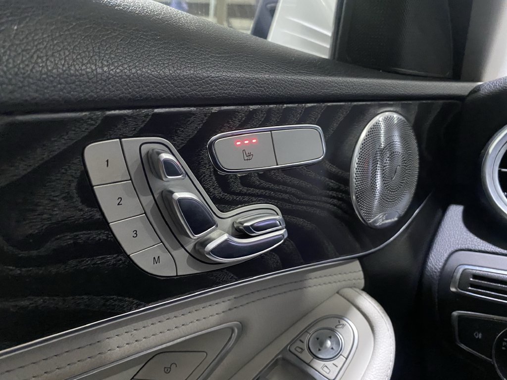 Used 2015 Mercedes-Benz C 300 4MATIC Sedan image 11