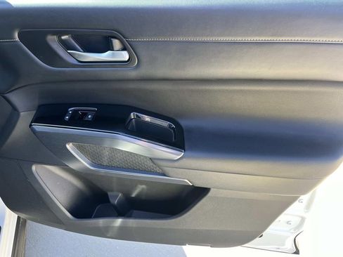 Used 2024 Nissan Pathfinder SL w/ SL Premium Package image 24