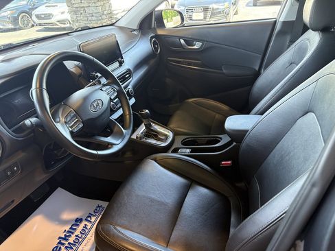Used 2022 Hyundai Kona Limited FWD image 2