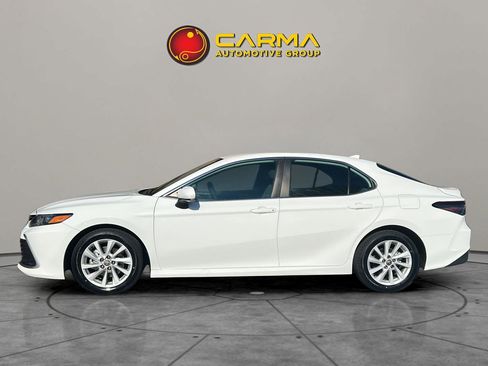 Used 2022 Toyota Camry LE image 3