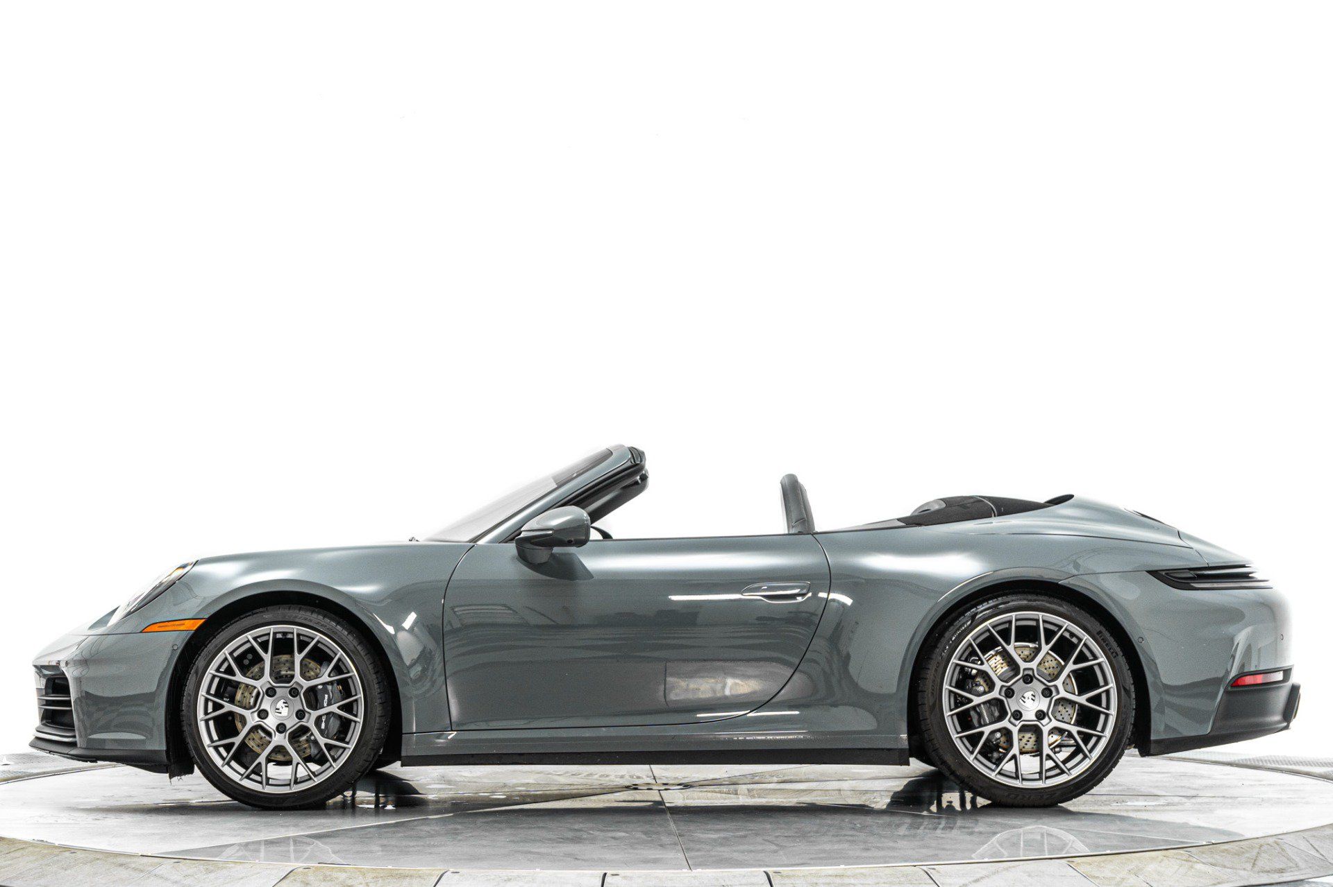Used 2025 Porsche 911 Carrera RWD image 6