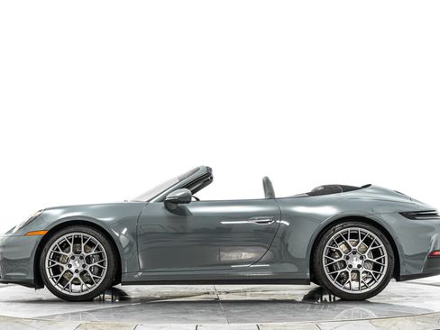 Used 2025 Porsche 911 Carrera RWD image 6