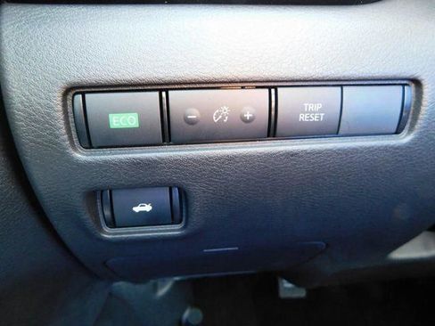 Used 2025 Nissan Sentra SR image 29