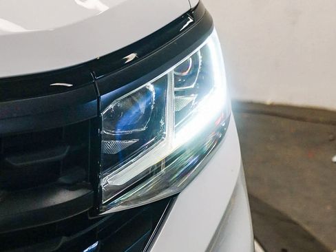 Used 2023 Volkswagen Atlas Cross Sport SE image 7