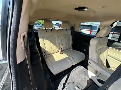 Used 2022 Jeep Grand Cherokee L Limited w/ Luxury Tech Group II AWD/4WD image 20