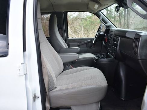 Used 2020 Chevrolet Express 3500 LT w/ LT Preferred Equipment Group image 17