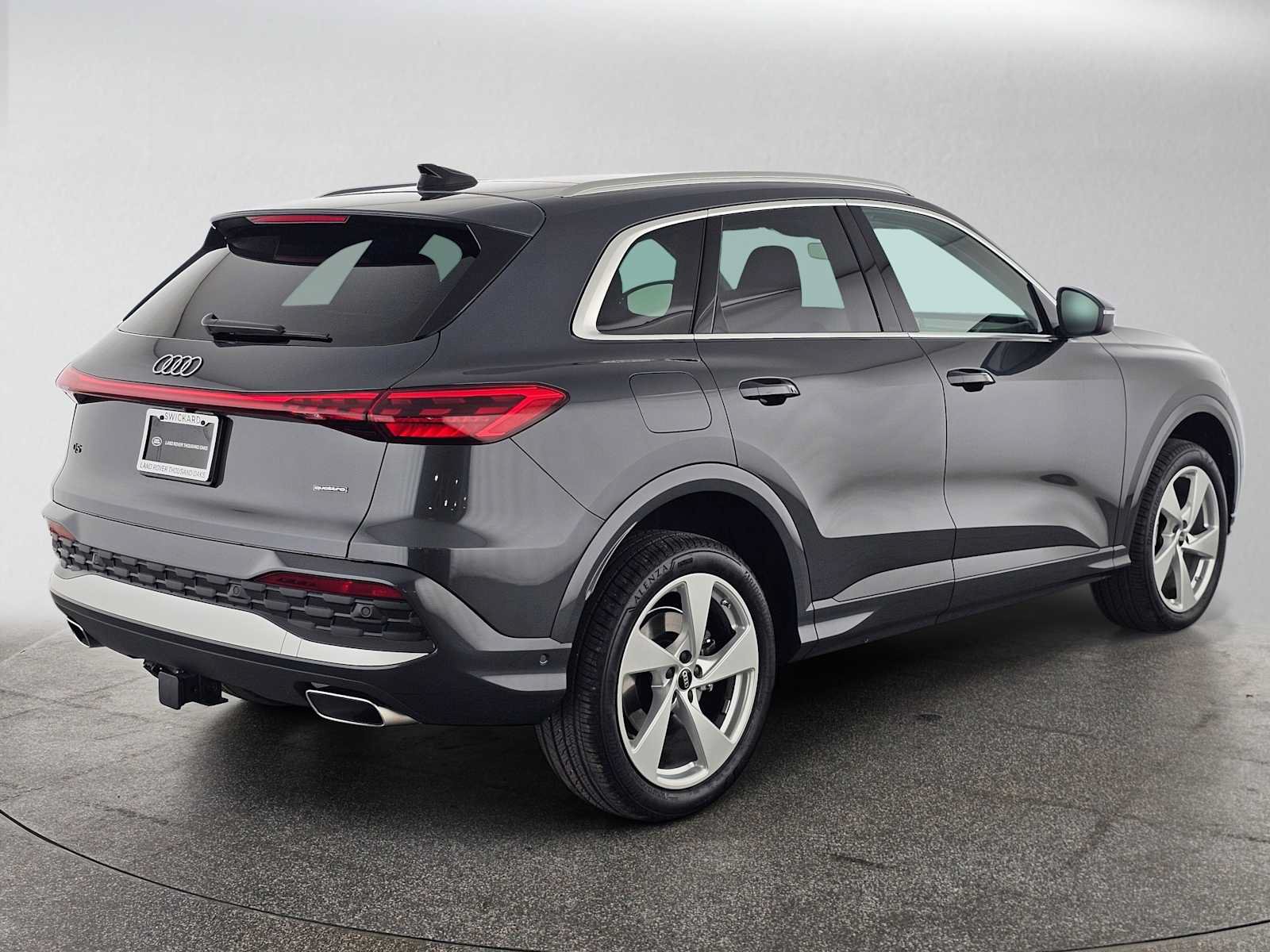 Used 2025 Audi Q5 Premium Plus w/ Premium Plus AWD/4WD image 5
