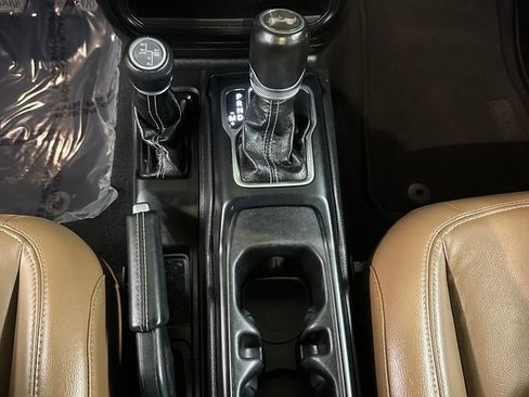 Used 2023 Jeep Wrangler Unlimited Sahara w/ Cold Weather Group image 17