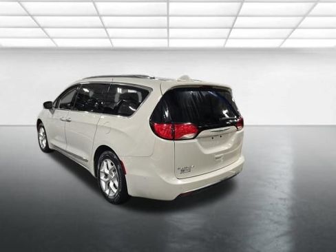 Used 2019 Chrysler Pacifica Touring-L Plus w/ Advanced Safetytec Group FWD image 7