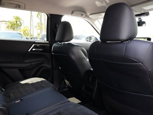 Used 2024 Mitsubishi Outlander SE AWD/4WD image 20