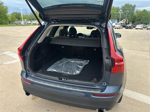 Used 2018 Volvo XC60 T5 Momentum w/ Convenience Package AWD/4WD image 13