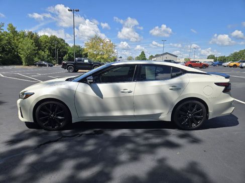 Used 2023 Nissan Maxima SR w/ Sport Mat Group FWD image 5