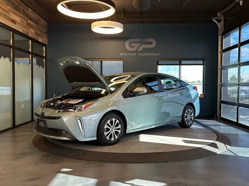 Used 2019 Toyota Prius XLE AWD/4WD image 24