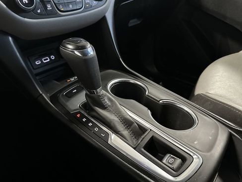 Used 2020 Chevrolet Equinox Premier image 21