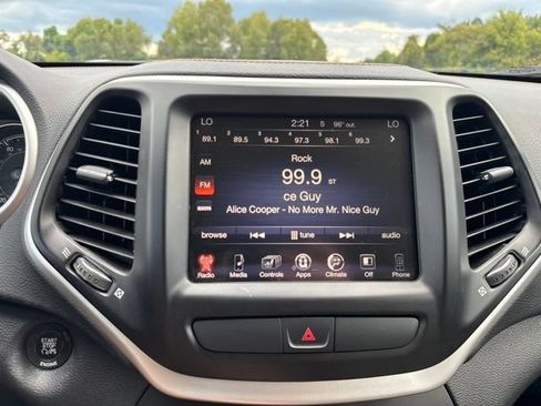 Used 2016 Jeep Cherokee Limited FWD image 21