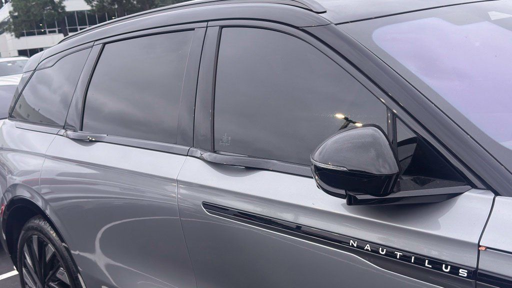 Used 2025 Lincoln Nautilus Reserve AWD/4WD image 3