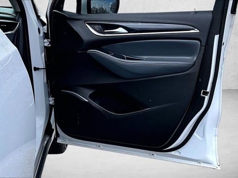 Used 2021 Buick Enclave Essence image 17