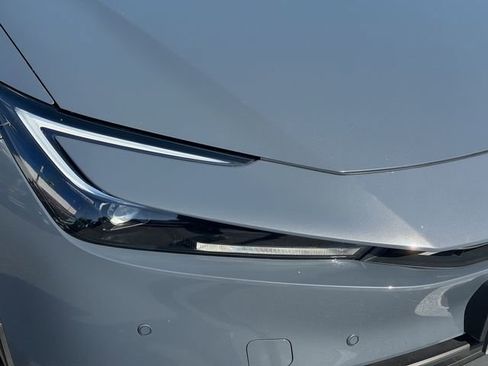 Used 2024 Toyota Prius LE FWD image 5