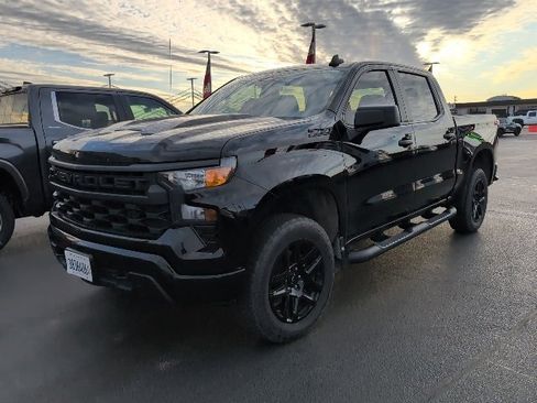 Used 2024 Chevrolet Silverado 1500 Custom Trail Boss w/ Turbomax Blackout Package image 4