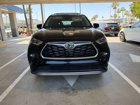 Used 2023 Toyota Highlander Platinum image 8