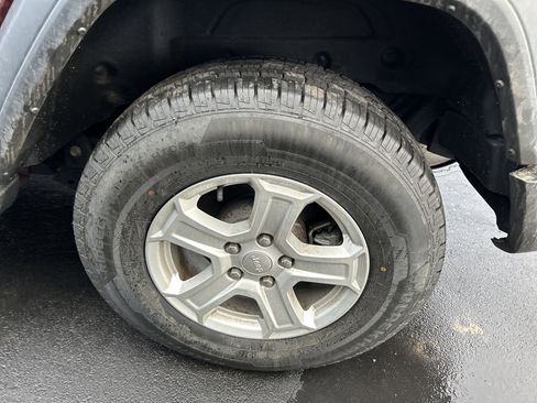 Used 2022 Jeep Wrangler Unlimited Sport image 10