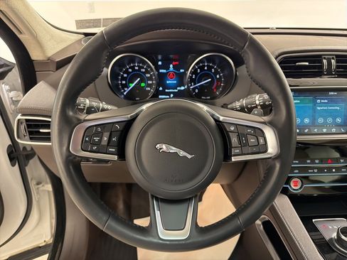 Used 2020 Jaguar F-PACE Prestige image 14