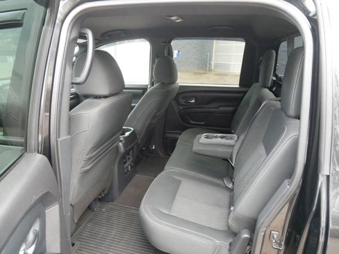 Used 2019 Nissan Titan SV w/ SV Convenience Package image 10