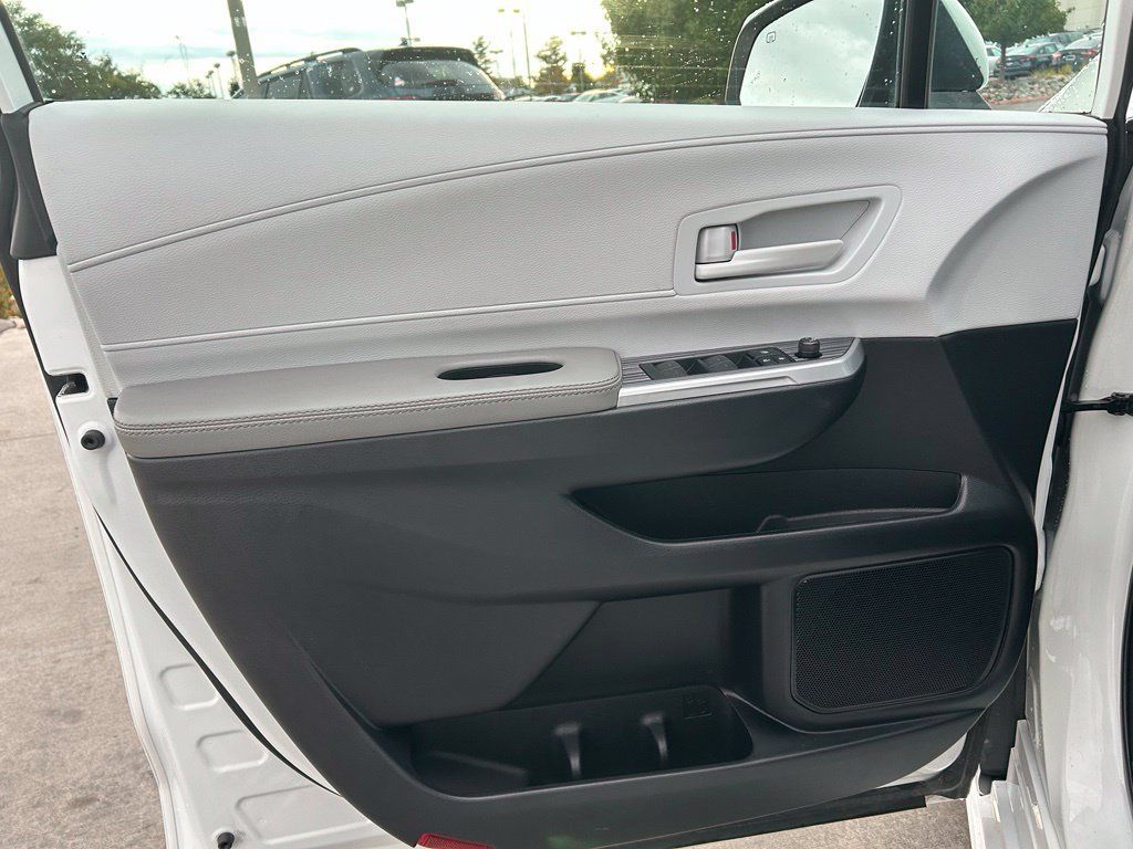 Used 2025 Toyota Sienna LE AWD/4WD image 22