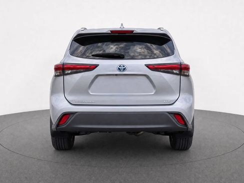 Used 2023 Toyota Highlander XLE FWD image 7