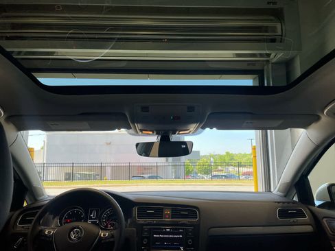 Used 2021 Volkswagen Golf 4-Door FWD image 10