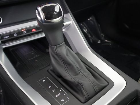 Used 2025 Audi Q3 2.0T Premium w/ Convenience Package image 4