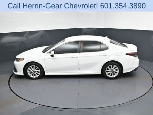 Used 2022 Toyota Camry LE FWD image 33