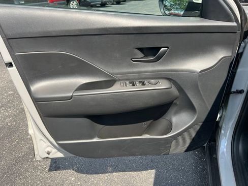 Used 2025 Hyundai Kona SEL FWD image 25