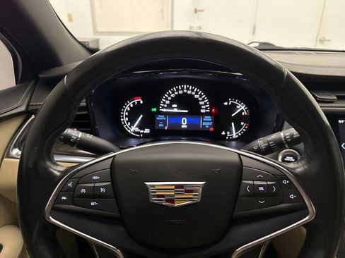 Used 2018 Cadillac XT5 AWD image 19