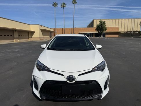 Used 2018 Toyota Corolla SE image 2