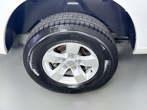 Used 2020 RAM 1500 Classic SLT image 32