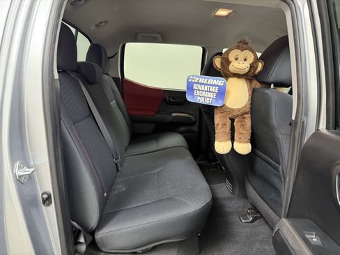 Used 2022 Toyota Tacoma SR5 w/ Technology Package image 19