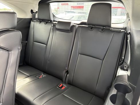 Used 2023 Toyota Highlander XLE AWD/4WD image 27