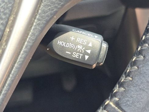 Used 2017 Toyota RAV4 Limited image 10
