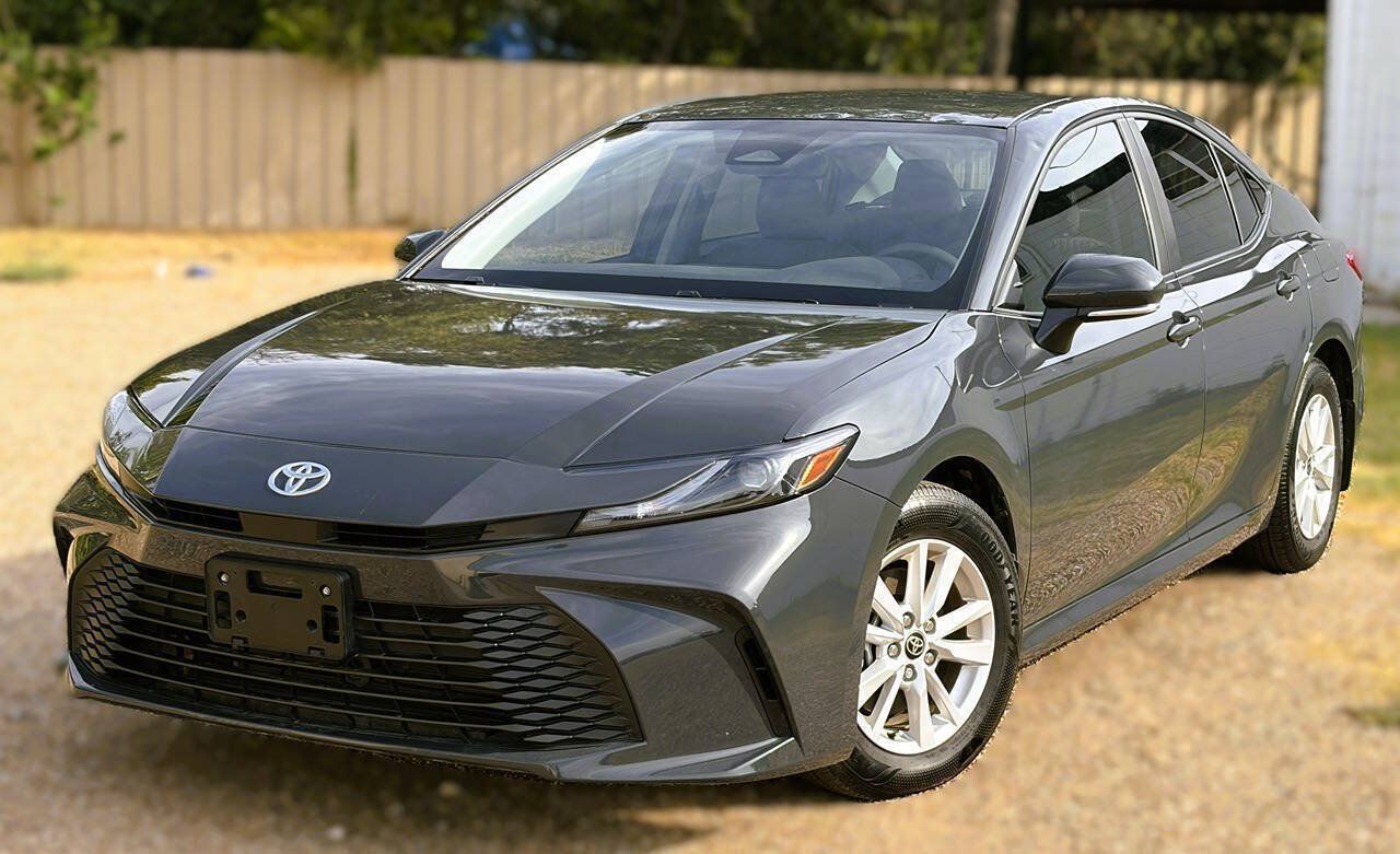 Used 2025 Toyota Camry LE w/ Convenience Package FWD image 1