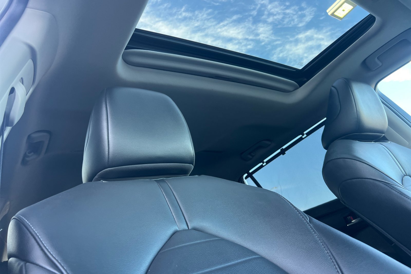 Used 2021 Toyota Highlander XLE FWD image 17
