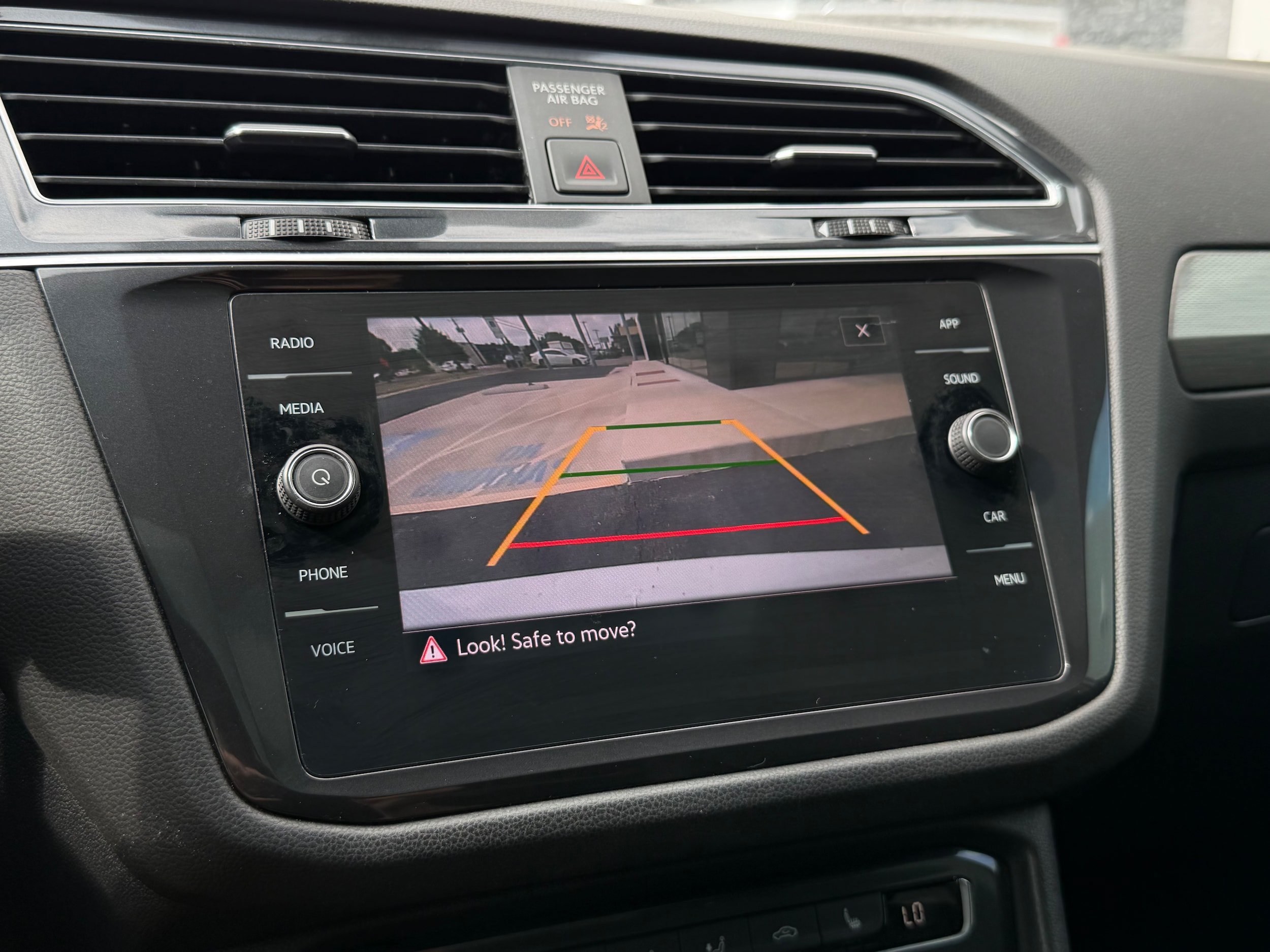 Used 2021 Volkswagen Tiguan SE FWD image 19